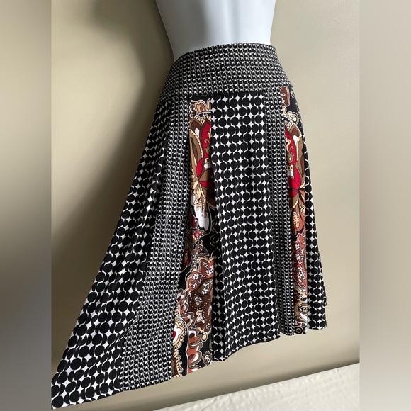 NWT Flowy Floral/Geometric Skirt - Picture 3 of 7
